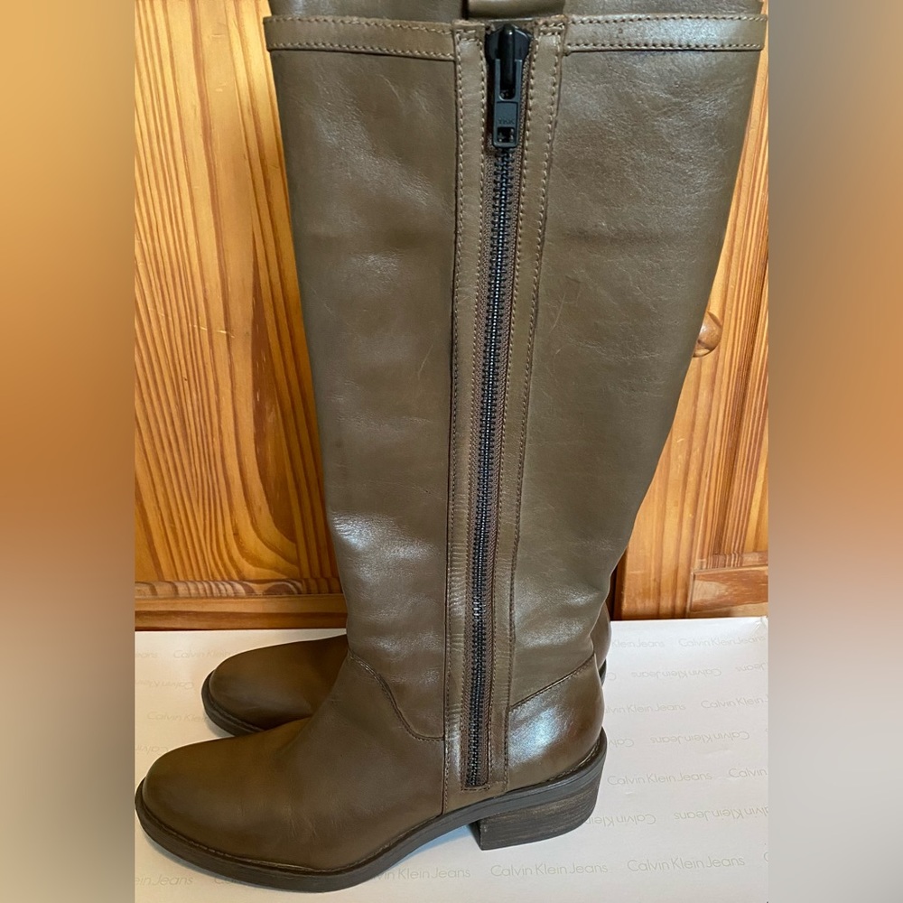 Calvin Klein Women's Leather Boot 9 M